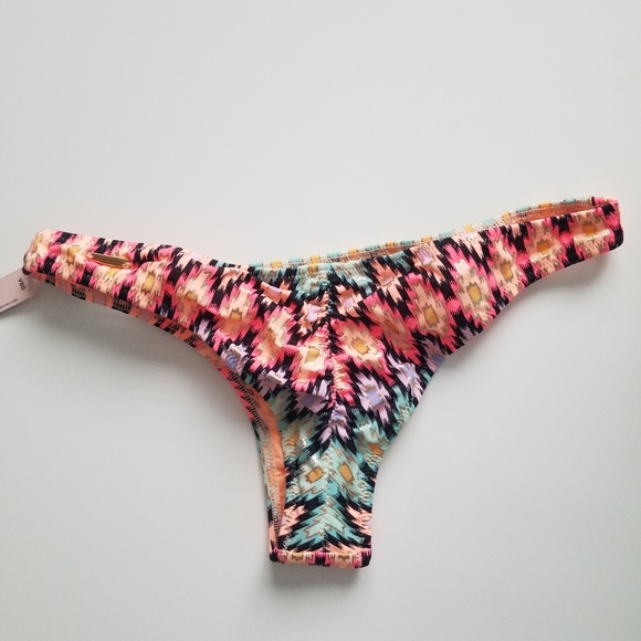 NWT Victoria's Secret Bikini Bottom - Picture 3 of 3